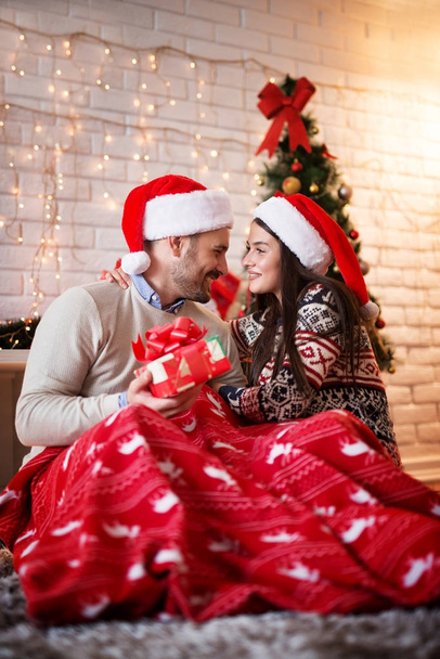 happy couple celebrating Christmas at home - Фото, изображение