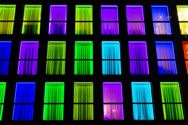 Χρωματιστά παράθυρα υφή. Νέον φως υποβάθρου - Φωτογραφία, εικόνα