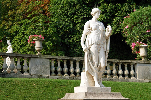 Luxembourg garden statue - Zdjęcie, obraz