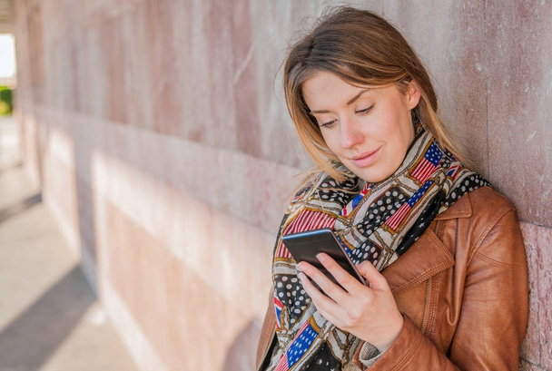 woman texting on her cell phone.  - Zdjęcie, obraz
