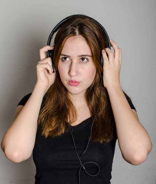 Woman listening music - Foto, Imagen