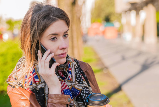 young woman talking on smartphone - Zdjęcie, obraz
