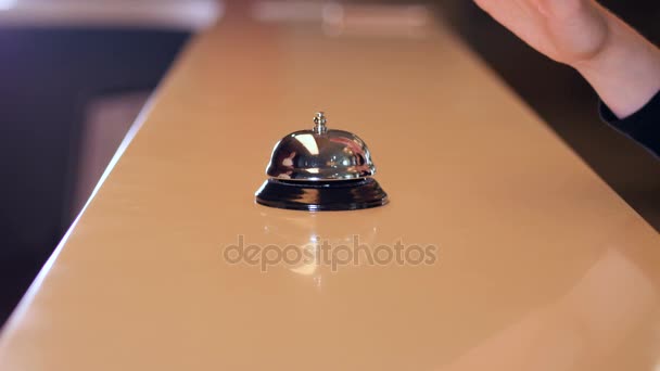 Client ringing the service bell, receptionist giving the key. - Filmagem, Vídeo