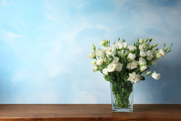 Vase with eustoma flowers  - 写真・画像
