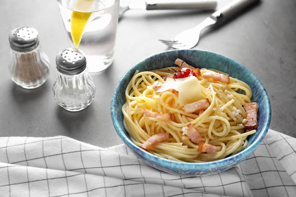 Bowl of pasta carbonara with bacon  - Valokuva, kuva