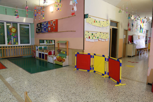 Δωμάτιο παιχνιδιών σε ένα άσυλο για την εκπαίδευση των μικρών παιδιών - Φωτογραφία, εικόνα