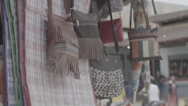 Vista do artesanato em um mercado - Brasil
 - Filmagem, Vídeo