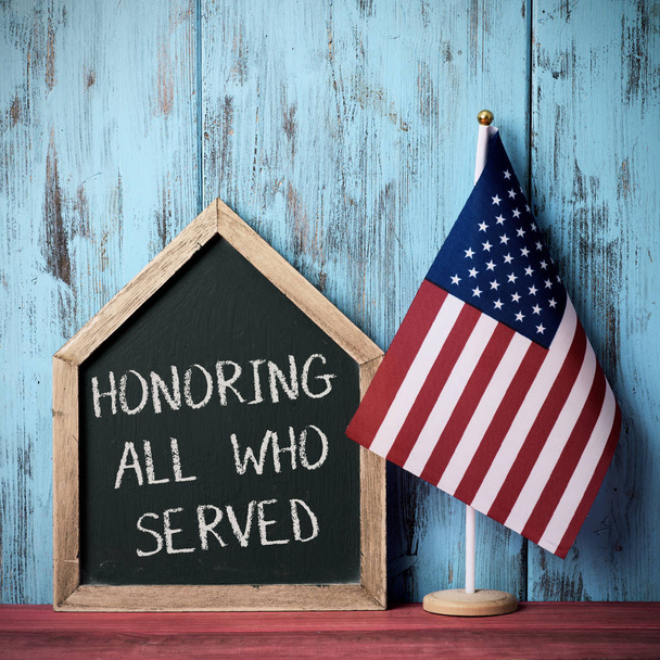 tekst ku czci wszystkich, którzy służyli i Flaga Amerykańska - Zdjęcie, obraz