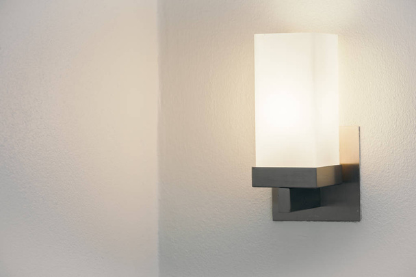 lâmpada de luz na parede
 - Foto, Imagem