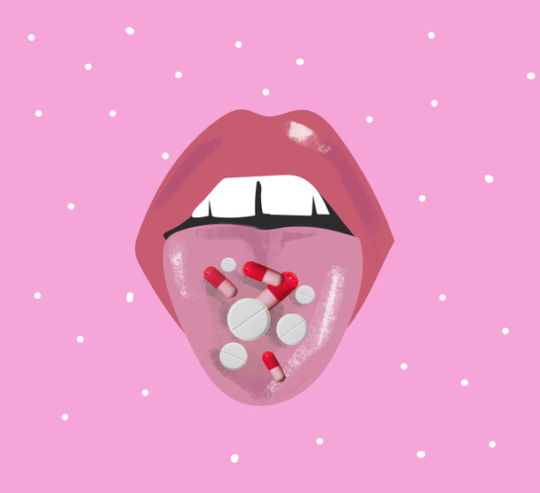 cápsulas y comprimidos en lengua femenina
 - Foto, Imagen