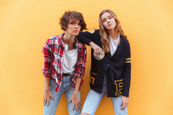Two attractive young teenage girls posing - Фото, изображение