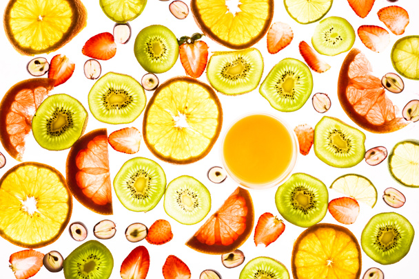 фрукты и стакан сока
 - Фото, изображение