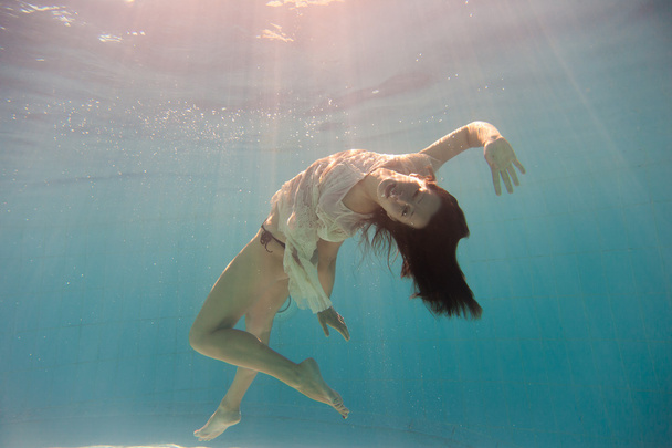 woman undewater in the swimming pool - Foto, imagen