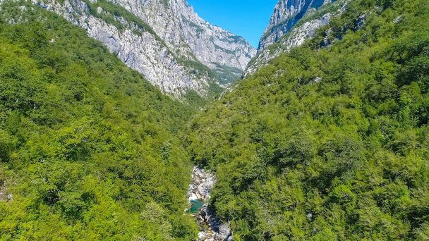 Ilmakuva kanjonille - Durmitor vuori, Montenegro
 - Valokuva, kuva