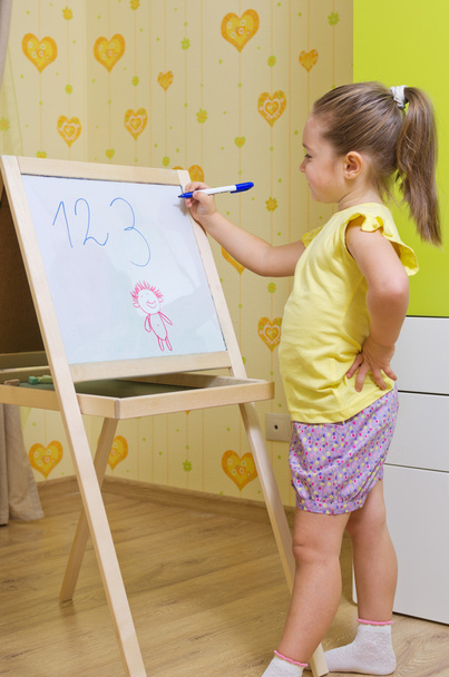 Girl writing on the whiteboard - Zdjęcie, obraz