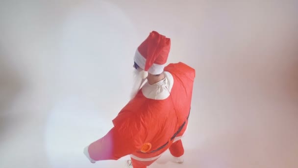 An artist in an inflatable Santa costume greets the viewer. - Felvétel, videó