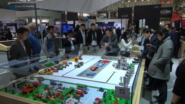 Virtuální realita, 5g pomoc zkušenosti na Huawei stojí na výstavě Cebit 2017 v Hannoveru, Německo - Záběry, video