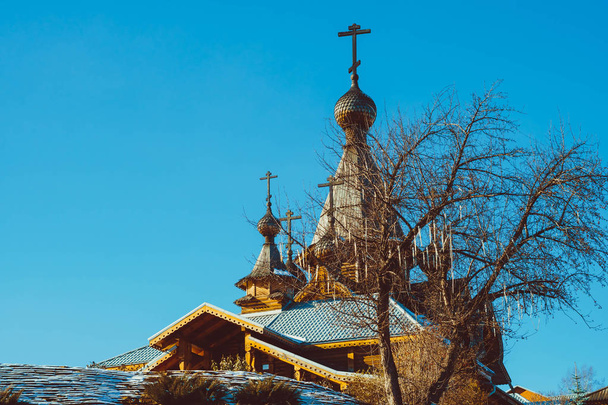 Iglesia de madera en Rusia
 - Foto, imagen