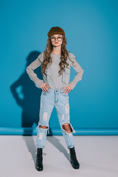 teenage girl in trendy outfit - Fotó, kép