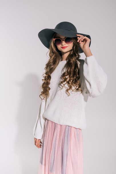 teenage girl in hat and sunglasses - Фото, зображення
