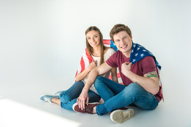 young couple with american flag - Fotoğraf, Görsel