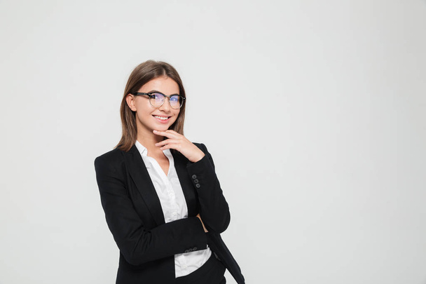 Portrait of young smiling businesswoman in suit - Fotó, kép