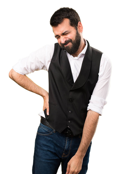 Прохолодний чоловік з болем на плечі на ізольованому білому тлі
 - Фото, зображення