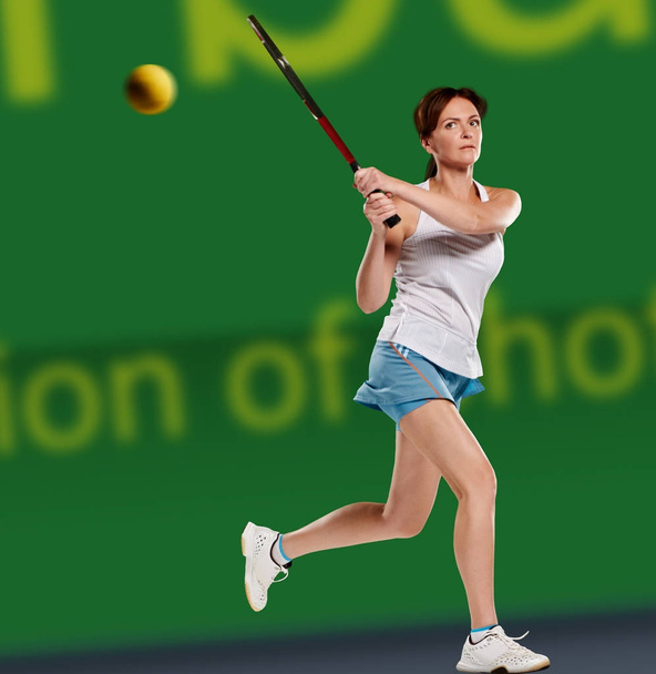 Woman playing tennis - Fotoğraf, Görsel