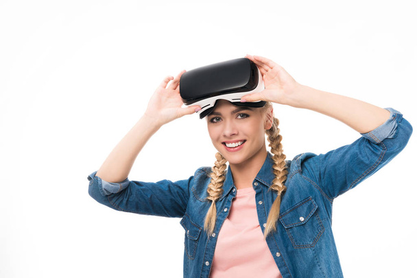 Chica en auriculares de realidad virtual - Foto, Imagen