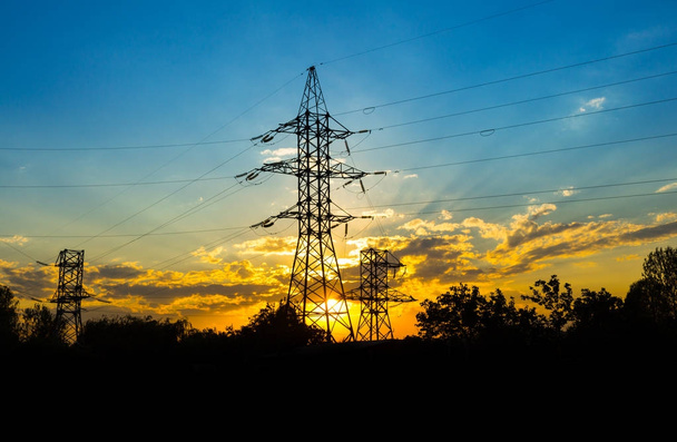 The silhouette of the evening electricity transmission pylon - Φωτογραφία, εικόνα