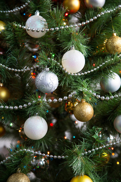 Christmas balls on the Christmas tree - Zdjęcie, obraz