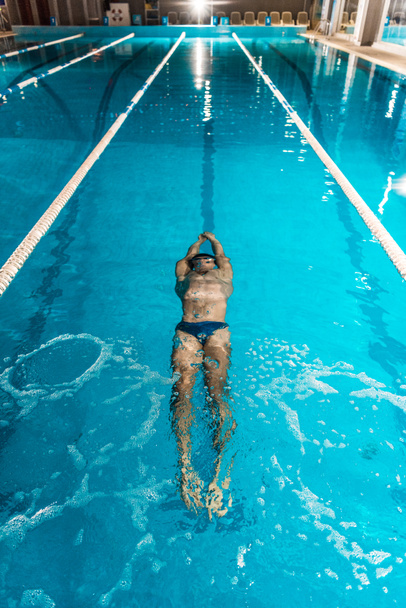 młody mężczyzna profesjonalne pływak - Zdjęcie, obraz