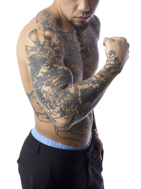 atractivo macho con tatuaje en su cuerpo
 - Foto, Imagen