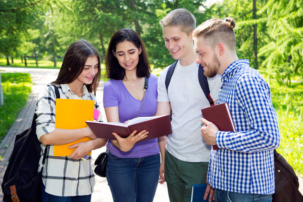 Group of student with notebook outdoor - Foto, Bild