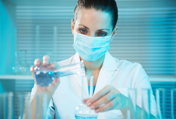 Female scientist working in laboratory - Fotó, kép