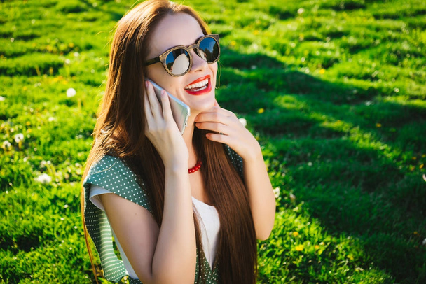 Happy laughing fashion woman in sunglasses,summer,use smartphone - Foto, Imagem