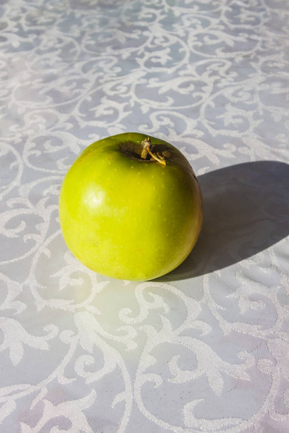 яблуко, малий фон одиниця ізолювати
 - Фото, зображення