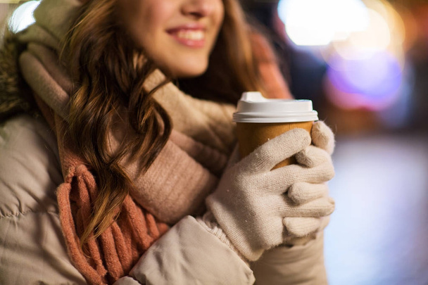 happy woman with coffee over christmas lights - Фото, зображення