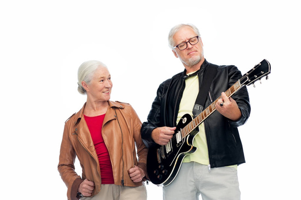 happy senior couple with electric guitar - Fotoğraf, Görsel