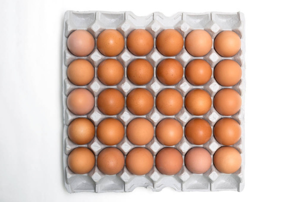 Huevo aislado sobre fondo blanco - Foto, Imagen