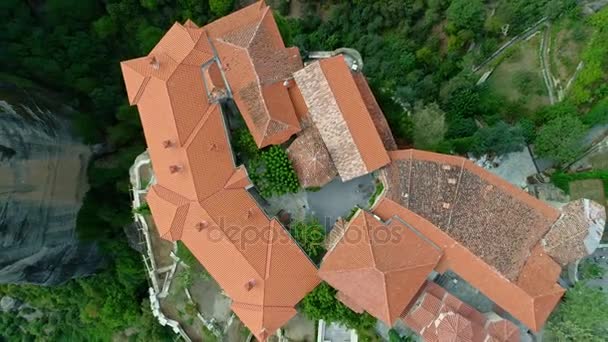 Aerial shot of Meteora, a rock formation in central Greece hosting one of the largest  complexes of Eastern Orthodox monasteries - Footage, Video