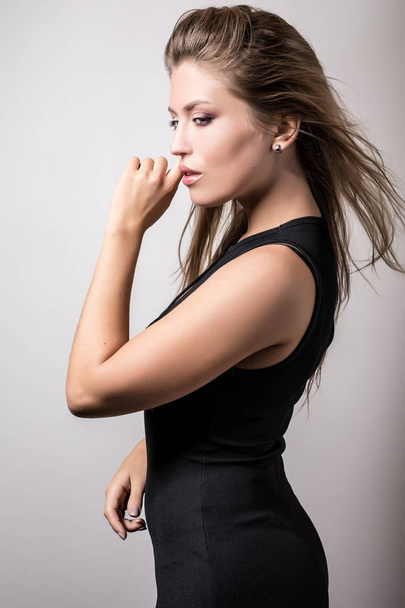 Young sensual model woman pose in studio. - Foto, imagen