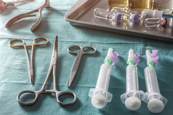  Instrumentaal chirurgische in operatiekamer, conceptuele afbeelding  - Foto, afbeelding
