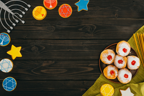 менора, пончики и печенье для хануки
 - Фото, изображение
