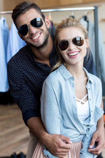young couple in boutique - Foto, imagen