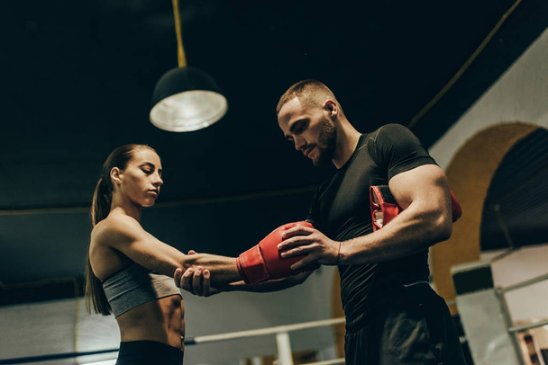 trainer and female boxer - Foto, imagen