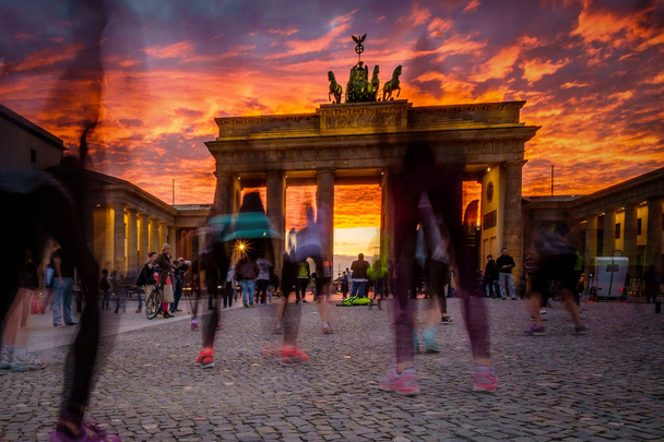 BERLIN, ALLEMAGNE - 23 SEPTEMBRE 2015 : Le célèbre Brandenburger Tor
 ( - Photo, image