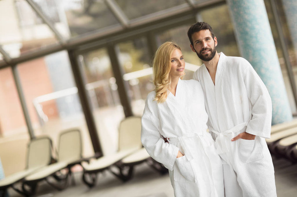  attractive couple in spa center - Foto, Imagem
