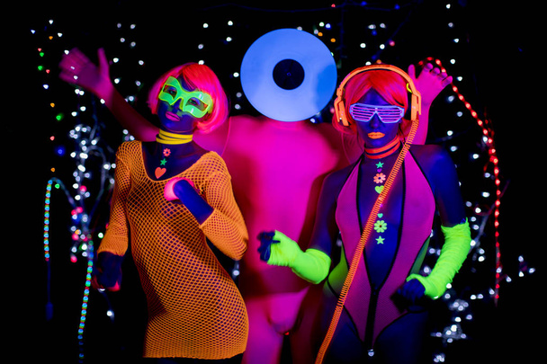 Светящийся неоновый диско-парти
 - Фото, изображение