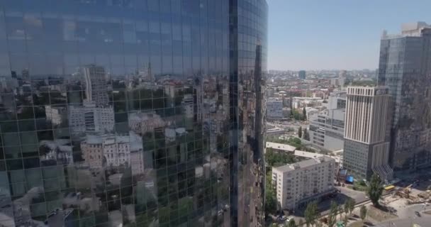 AERIAL. loseup skyscraper glass windows, business buildings district, global commerce.  Smooth camera movement in front of office building windows reflecting sunny blue sky with white puffy clouds. 4k - Filmagem, Vídeo